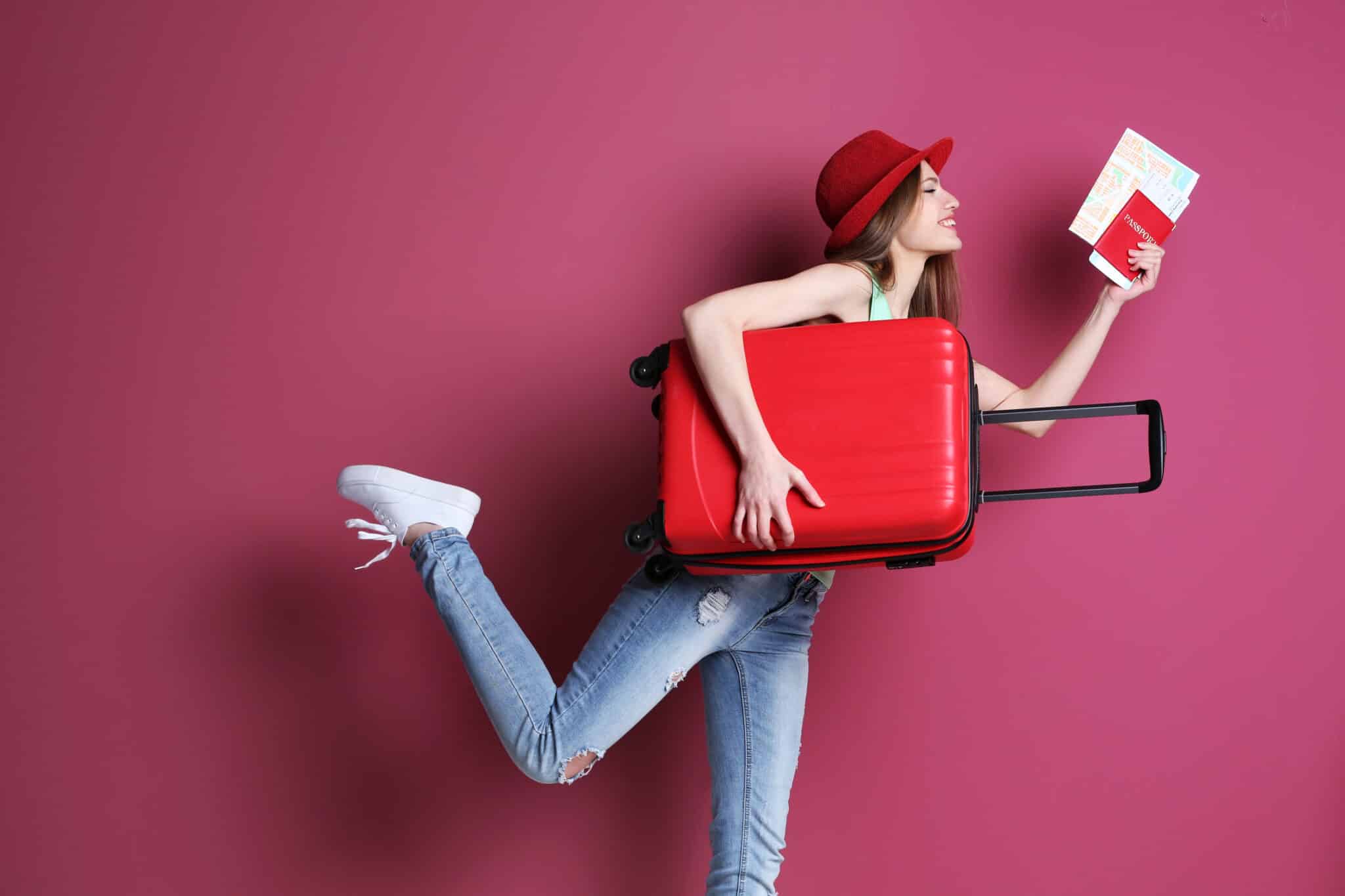 woman,traveler,with,suitcase,on,color,background